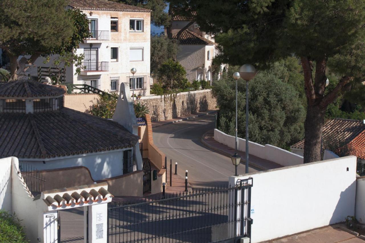 Agradable Adosado Con Piscina La Hidalga Villa Benalmádena Exteriör bild