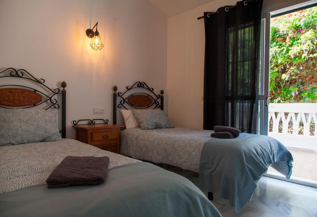 Agradable Adosado Con Piscina La Hidalga Villa Benalmádena Exteriör bild