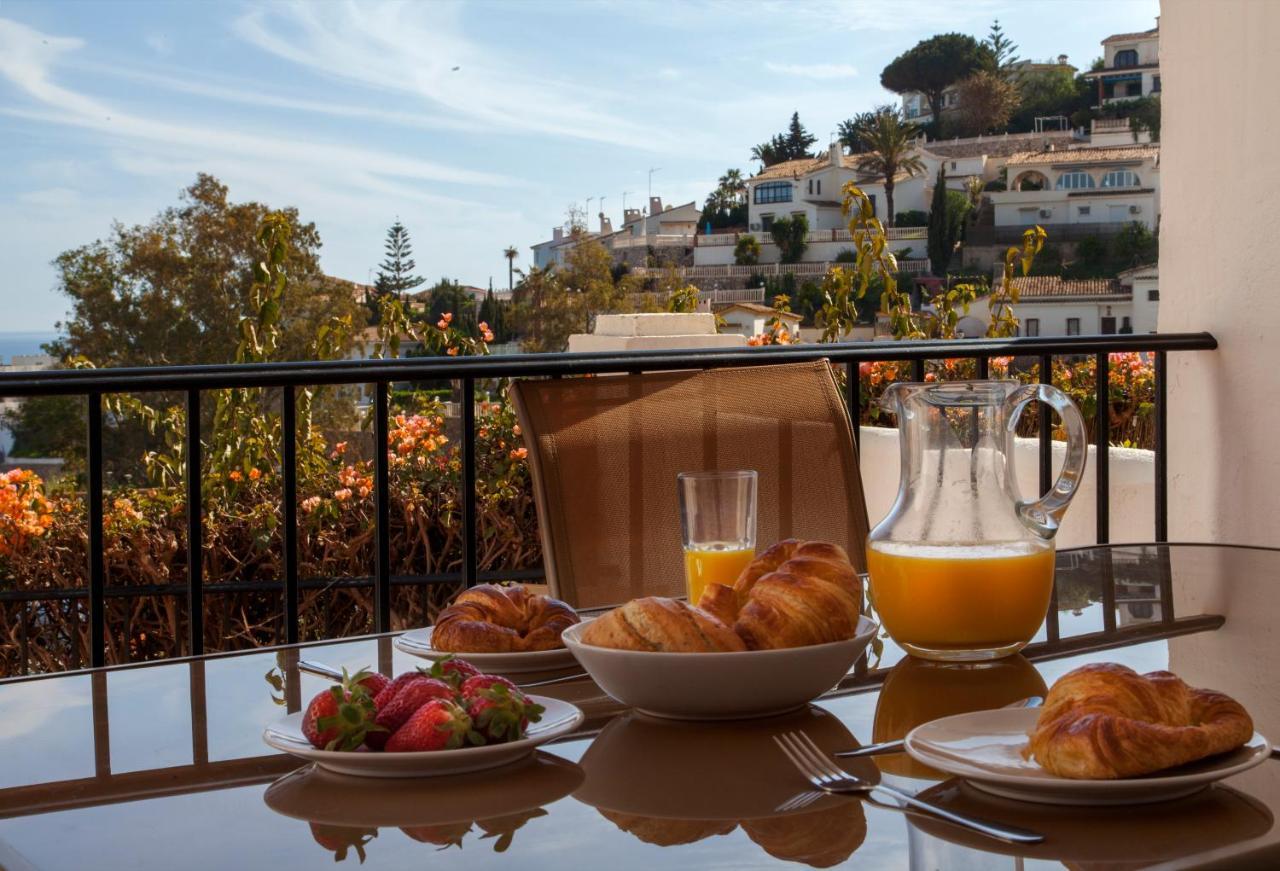 Agradable Adosado Con Piscina La Hidalga Villa Benalmádena Exteriör bild