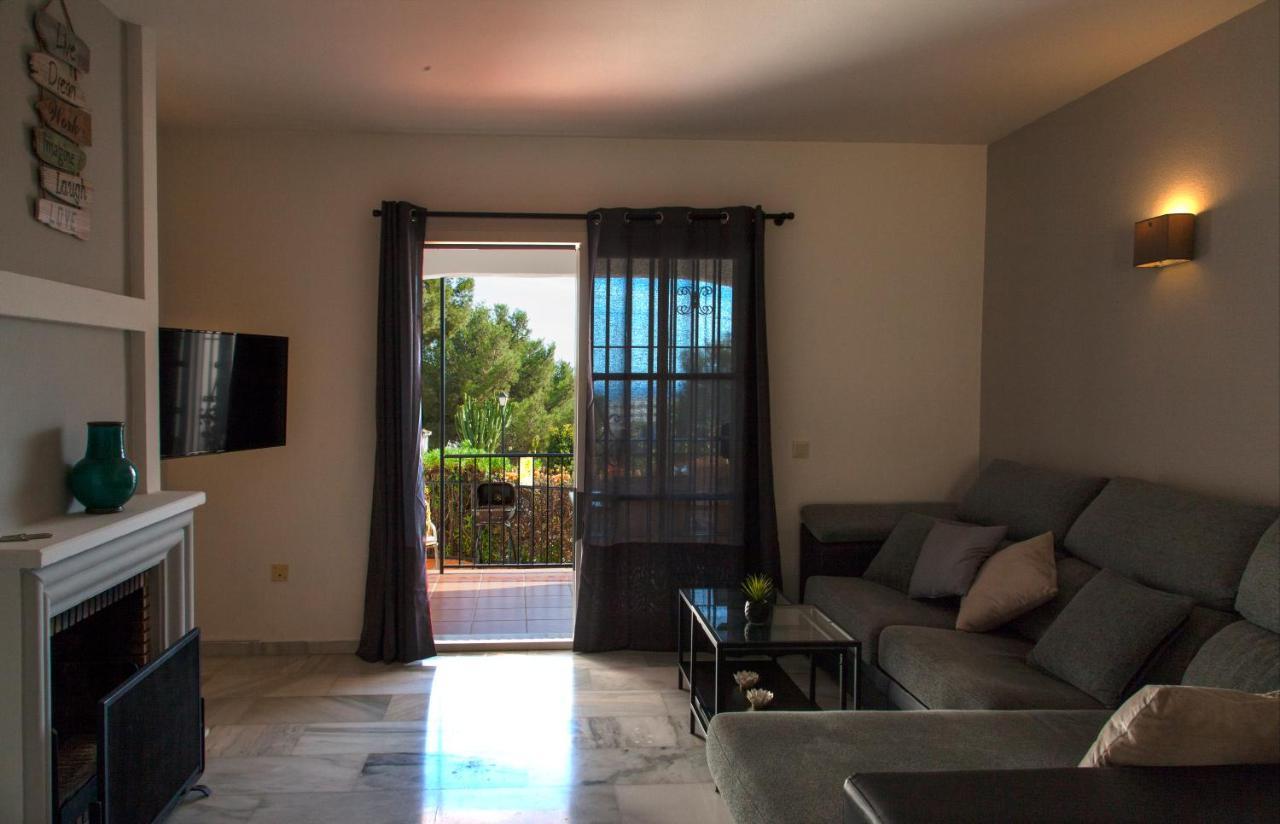 Agradable Adosado Con Piscina La Hidalga Villa Benalmádena Exteriör bild