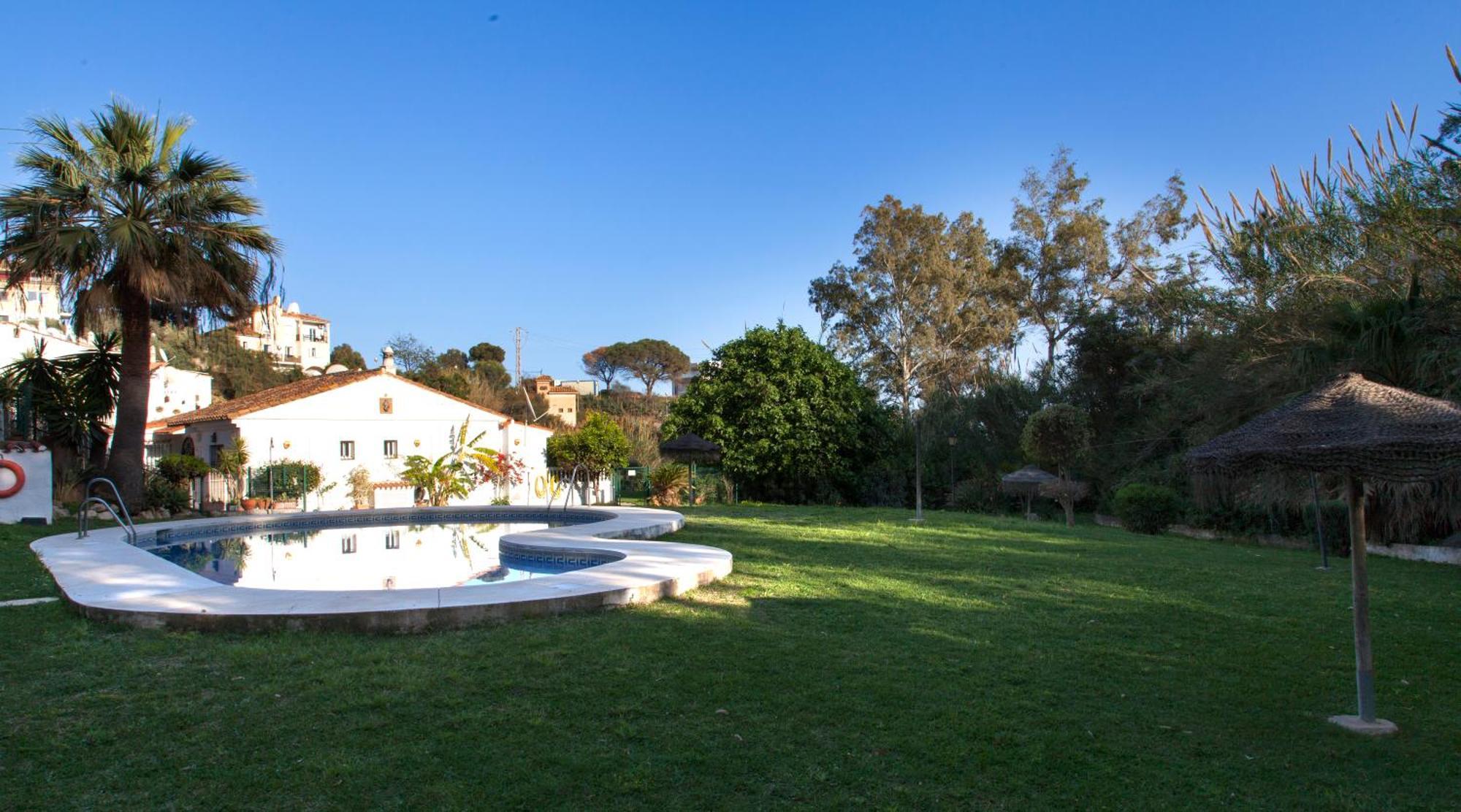 Agradable Adosado Con Piscina La Hidalga Villa Benalmádena Exteriör bild