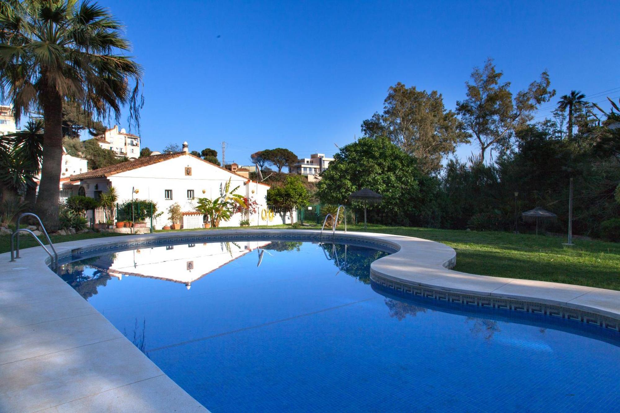 Agradable Adosado Con Piscina La Hidalga Villa Benalmádena Exteriör bild