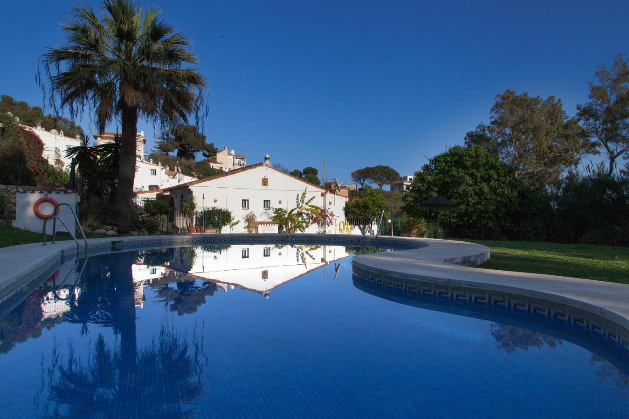 Agradable Adosado Con Piscina La Hidalga Villa Benalmádena Exteriör bild